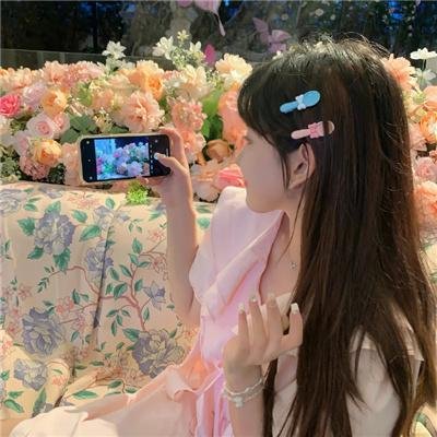 春泥溅花红